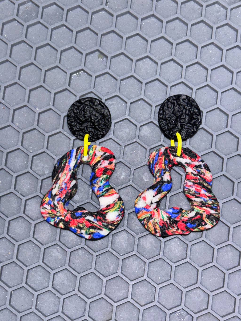 Pendientes Geométricos con Flores - Arcilla Polimérica